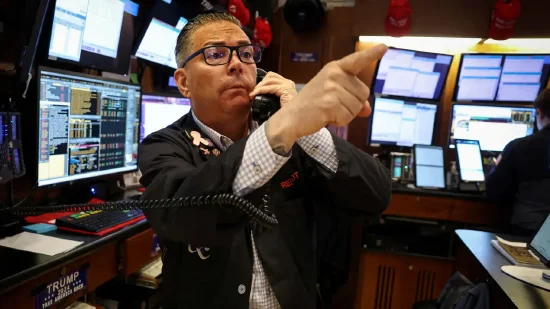 九鼎 收盘：美股小幅收高 标普指数六连涨