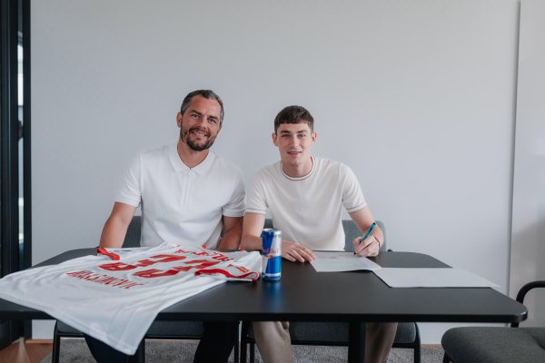 天弘忧配 官方：莱比锡签下18岁中场马克西莫维奇；转会费为1400万欧