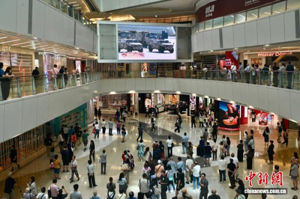 天载配资  （抗战胜利80周年）香港市民热议九三阅兵：铭记历史、珍爱和平