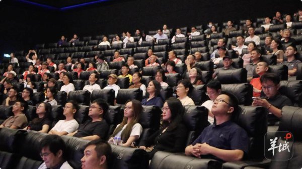 股牛网 深圳盛况空前！纪念抗日战争胜利80周年大会精彩直播进影院活动隆重举行